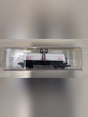 Model Power N Scale Liquid Chlorine Chemical Tank Car